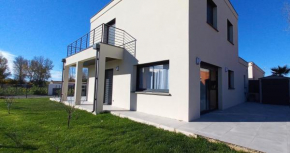 Sublime villa neuve proche de la plage